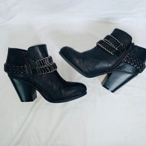 JUSTFAB Brenwyn Chain Detail Black Booties